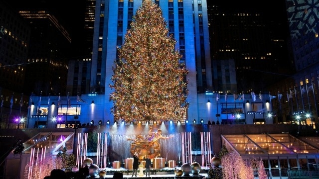 Запалиха светлините на коледната елха в Ню Йорк
