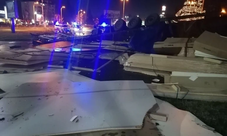 Младеж открадна тир и го обърна в Бургас