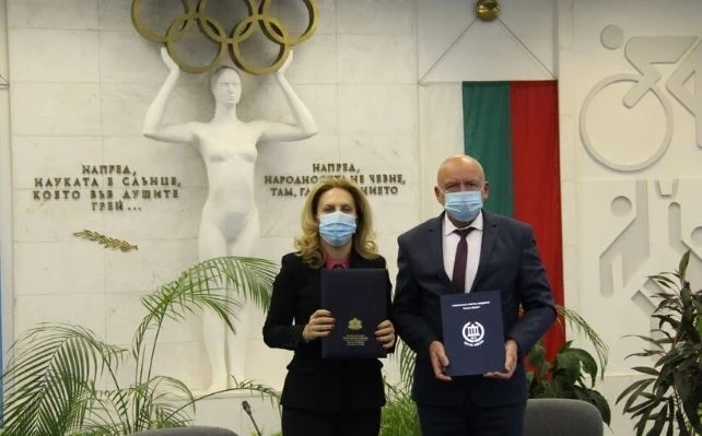 Министър Николова подписа договор за сътрудничество с НСА