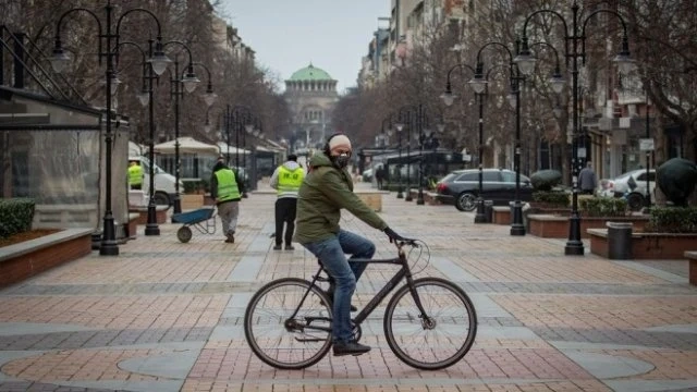 Галъп: Българите песимистично настроени срещу COVID мерките