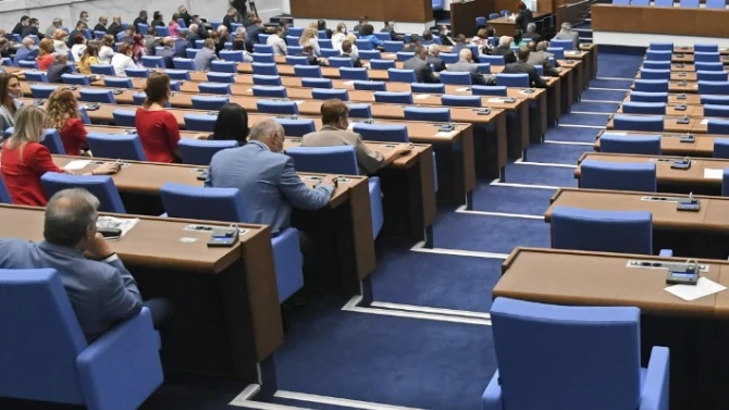 Парламентът одобри заема от ЕС, първият транш се очаква през януари