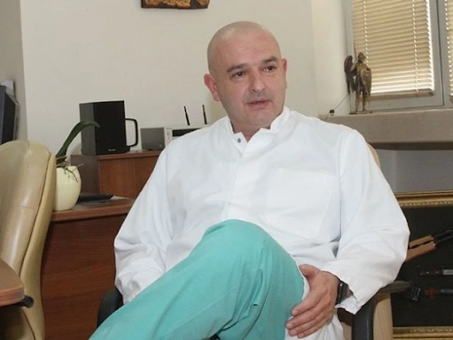 Ген. Мутафчийски разкри как се чувства ден след ваксинацията и готов ли е да влезе в политиката