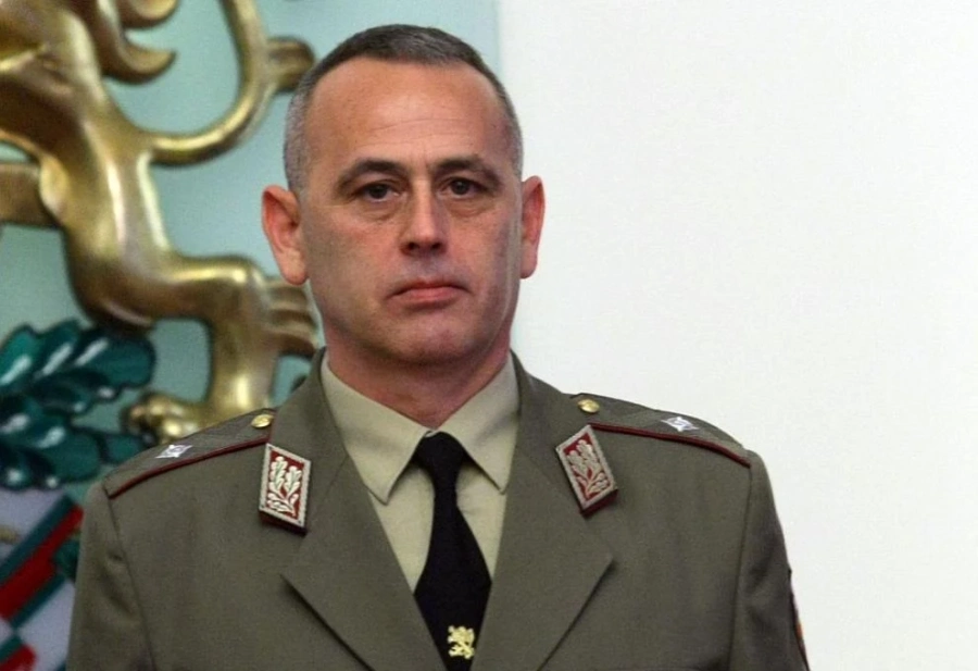 Назначен от Радев генерал отива при Гешев