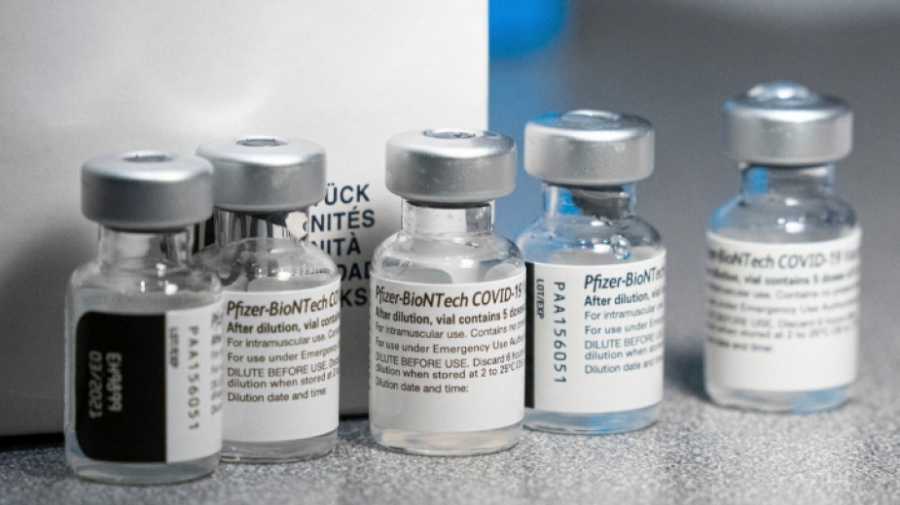 Пфайзер и Байонтех забавят доставката на ваксини само със седмица