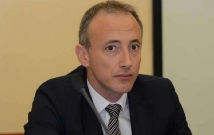 Учениците се връщат в клас през февруари