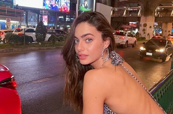 Най-красивата в света тормозена от хейтъри за външността й