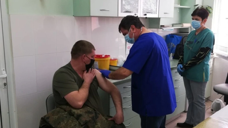 Започна имунизацията срещу COVID-19 на военнослужещите