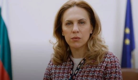 Вицепремиерът Николова ще обсъди летния сезон с бранша