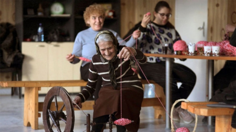 В район Нови Искър се готвят за рекорд с мартеница, дълга над 10 км