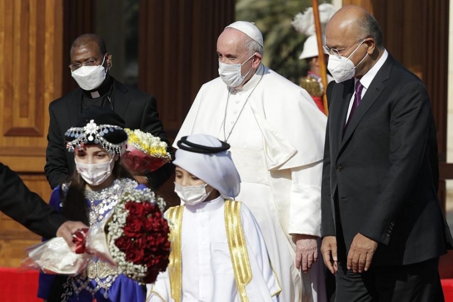 Историческо посещение: Папа Франциск пристигна в Ирак