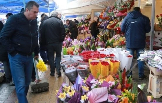 Цветята за Осми март на двойна цена