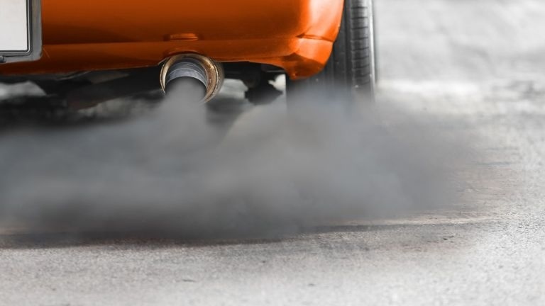 С около 5 лв. ще поскъпне техническият преглед на колите след новото изискване за чип