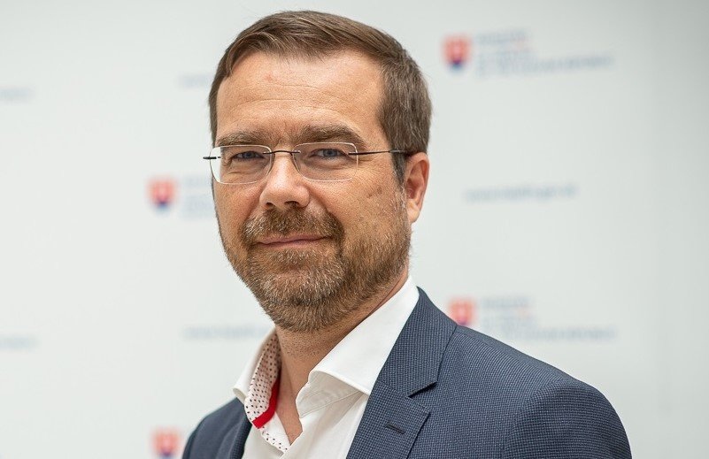 Словашкият министър на здравеопазването Марек Крайчи заяви че подава оставка