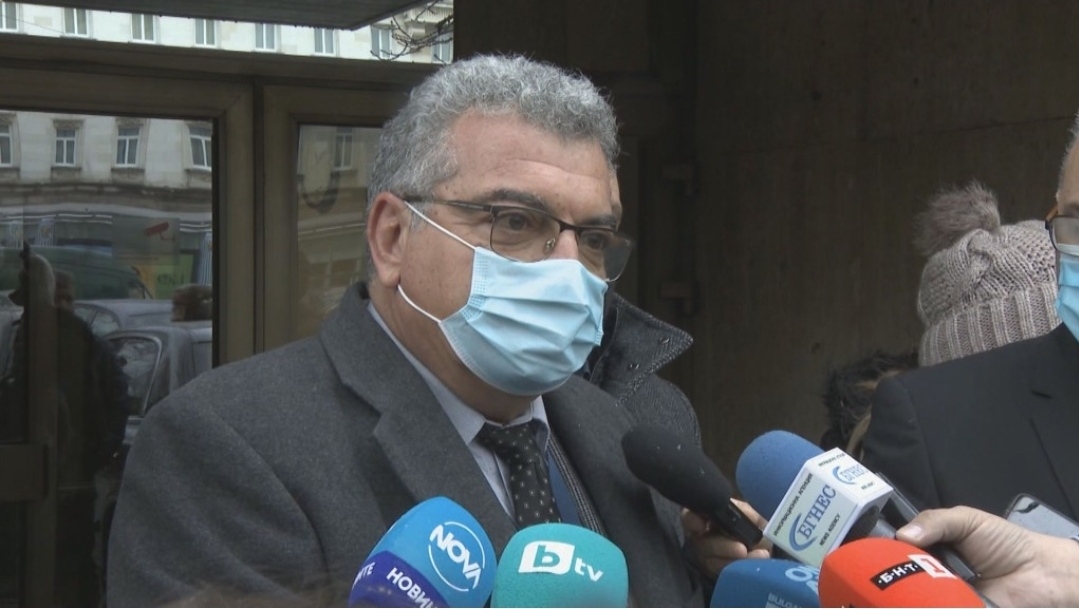 Ще предложим да се затворят молове ресторанти училища детски градини