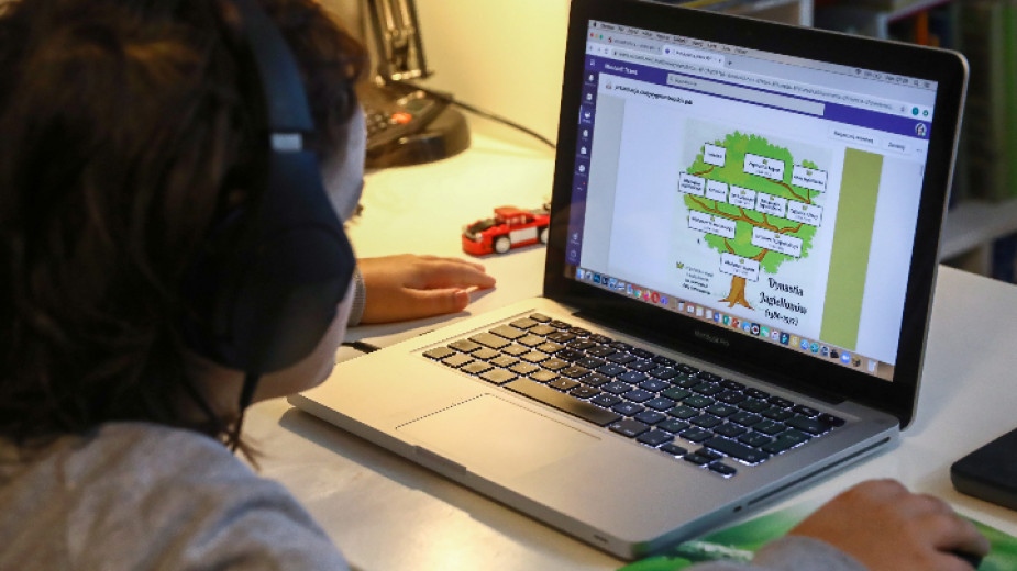 През изминалата седмица учителите от неформалното обединение Учители за