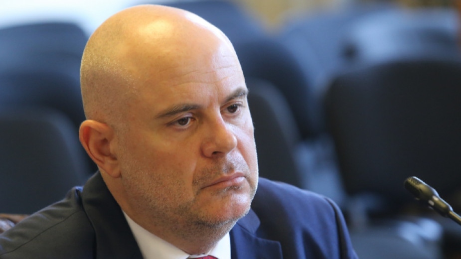 Софийската градска прокуратура и МВР разкриха голямо количество фалшиви долари