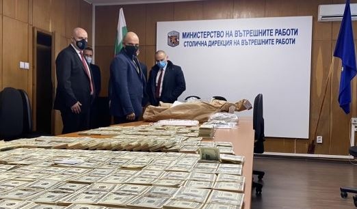 Разбита е печатница за фалшиви пари във висше учебно заведение