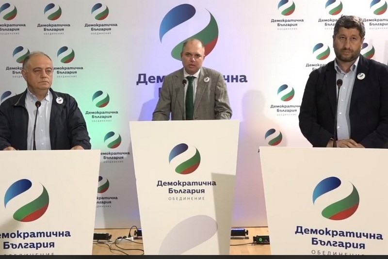 Десни политици с комунистически произход това представляват тримата съпредседатели