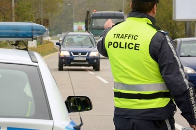 Засилени проверки в големите градове и по пътищата между малките населени места