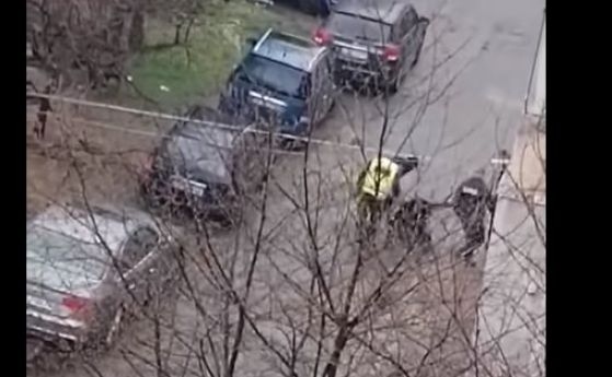 Полицията в Казанлък отстрани двама свои служители след разпространяването на