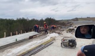 Айде лъвчета действайте и внимавайте от високото Това коментира премиерът