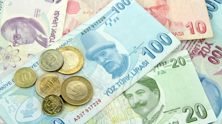 Турската лира падна със 17 процента спрямо долара днес след