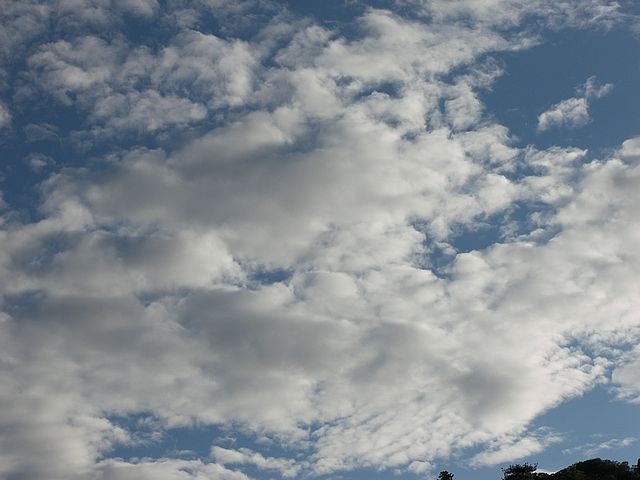 Атмосферното налягане бавно ще се повишава но ще остане малко