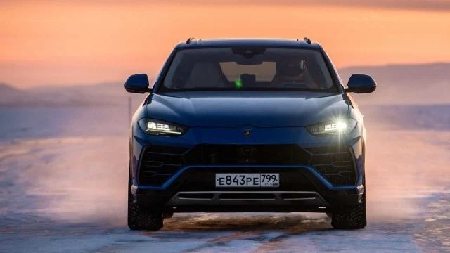 Lamborghini Urus вдигна над 300км/ч на лед