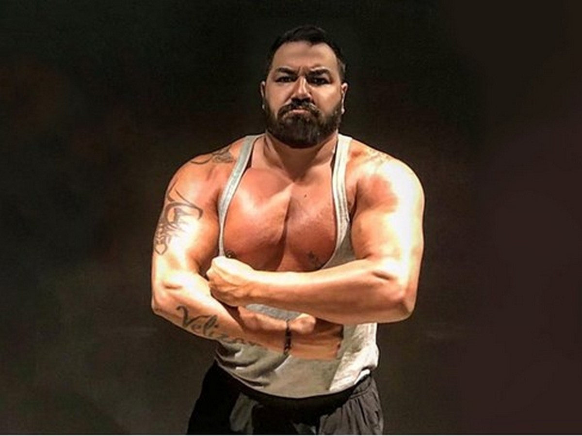 Бащата на Азис Троян е в болница Това споделил