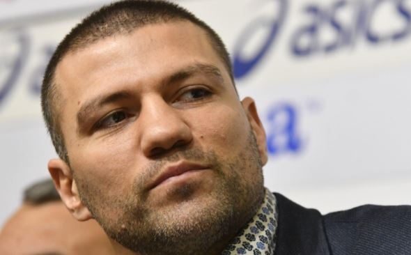 Боксьорът Тервел Пулев и съпругата му Диана станаха родители за