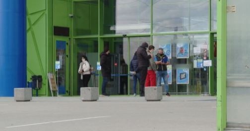 Големите магазини може да отворят но при нови условия Това