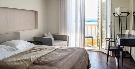 Хотели по морето в планината и в градчетата с минерални