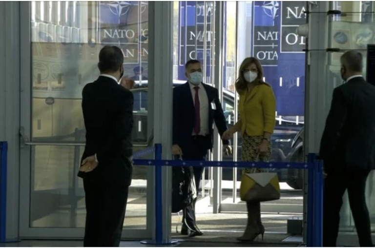 Българският вицепремиер и министър на външните работи Екатерина Захариева също