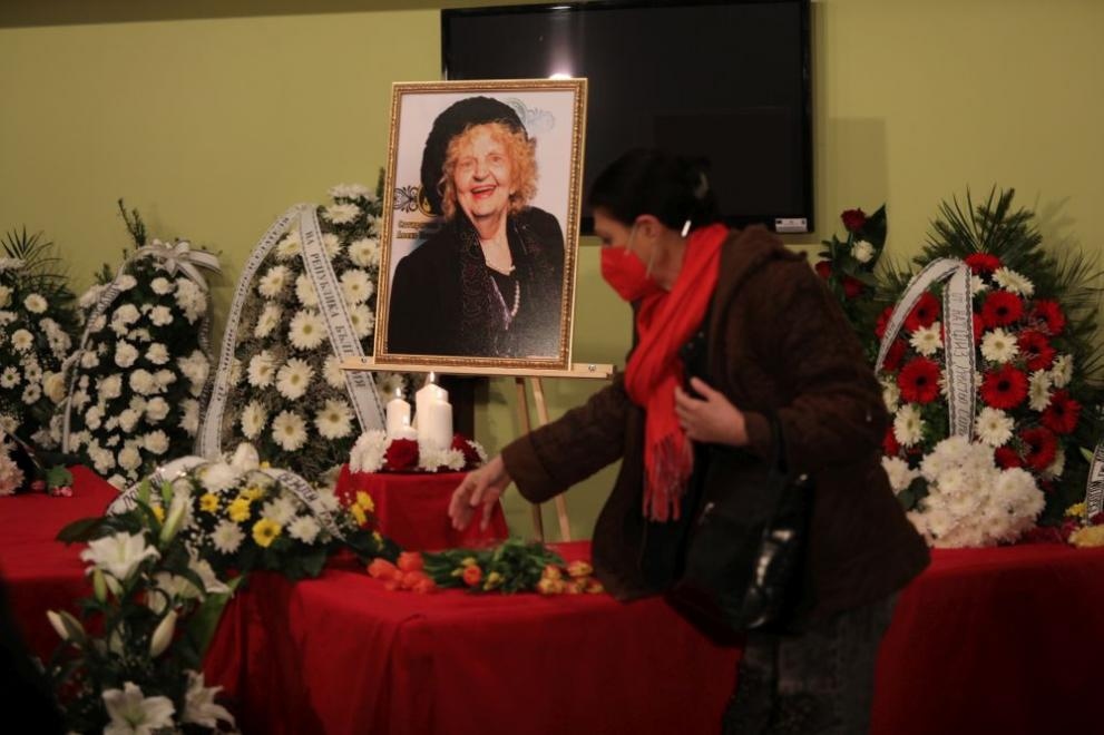 Приятели и близки изпращат Царицата на комедията Татяна Лолова в последния ѝ