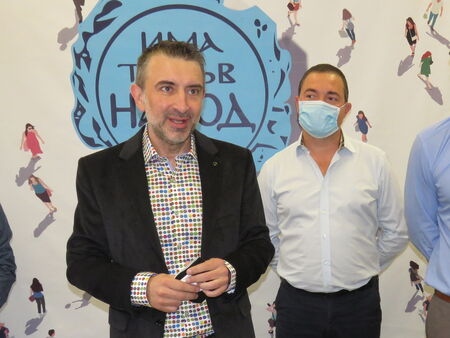 Защо не ходите по телевизиите заедно с другите Къде са