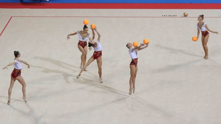 Ансамбълът на България по художествена гимнастика поведе в класирането за