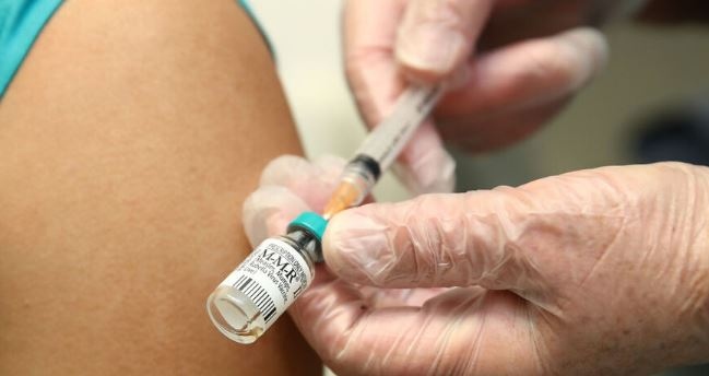 С ваксинацията на 20 000 граждани на възраст над 77