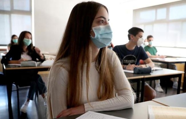 Общо 49 373 ученици от XII клас са заявили че