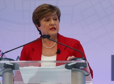 Въпреки че световната икономика е стъпила на по здрава основа благодарение