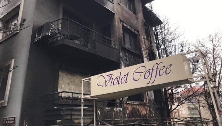 Заведение изгоря тази нощ в центъра на Стара Загора съобщава
