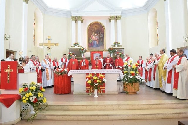 Сповече литургии и при стриктно спазване на противоепидемичните мерки католиците