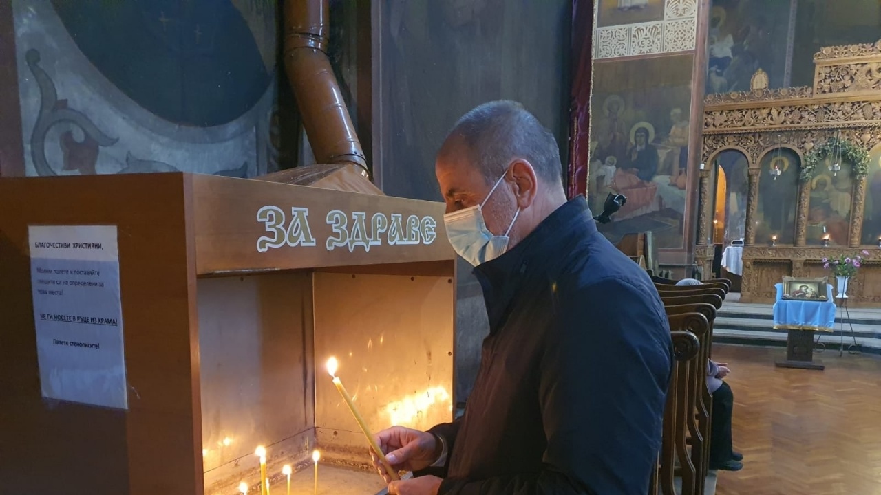 Лидерът на Републиканци за България Цветан Цветанов гласува във Велико