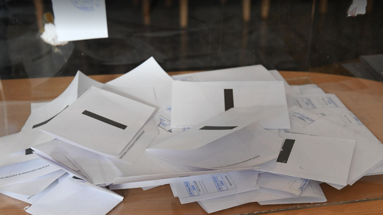 Централната избирателна комисия ЦИК представи първите официални данни за гласуването