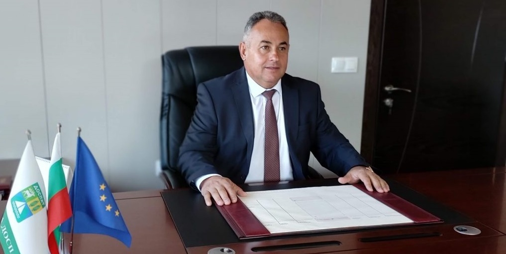 Кметът на Доспат от шайката ГЕРБ Елин Радев е същински