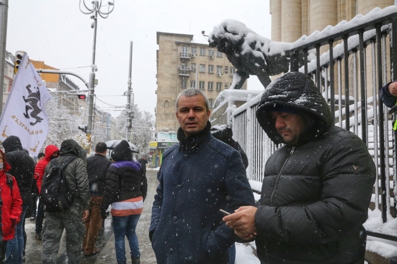 Без проруски партии в парламента