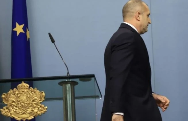 Радев вече мисли как ще разпусне парламента, ако избраните не направят правителство