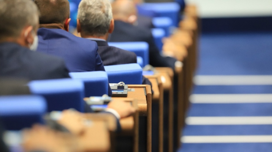 ЦИК извади от списъка на избраните депутати осем души