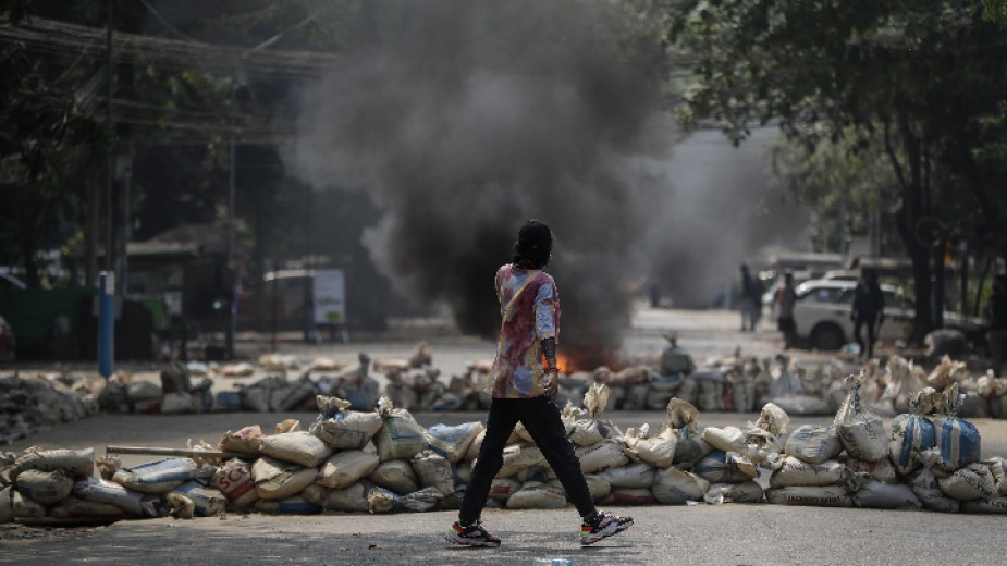 Силите за сигурност в Мианма са убили над 80 протестиращи