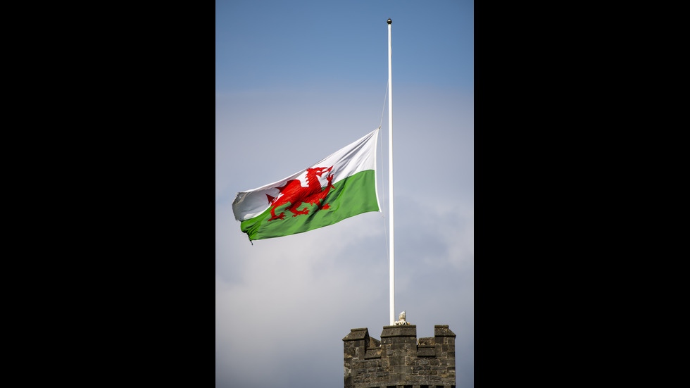 Съпругът на Кралица Елизабет си отиде на 99 години
Британските флагове