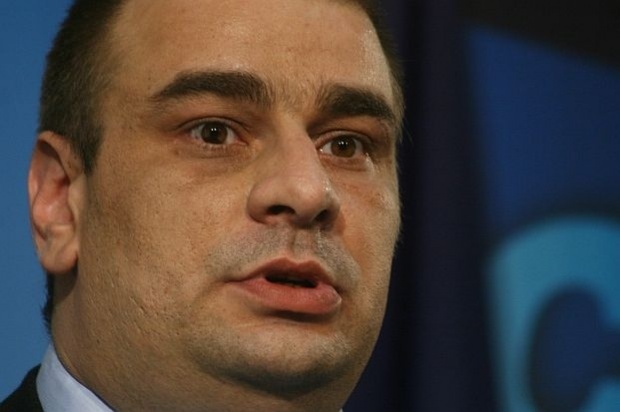 Да искате от Слави да си покаже теста за COVID